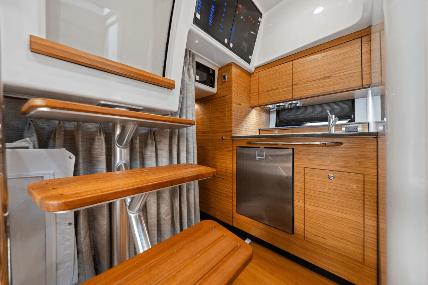 2022 Boston Whaler 405 CONQUEST Image Thumbnail #54