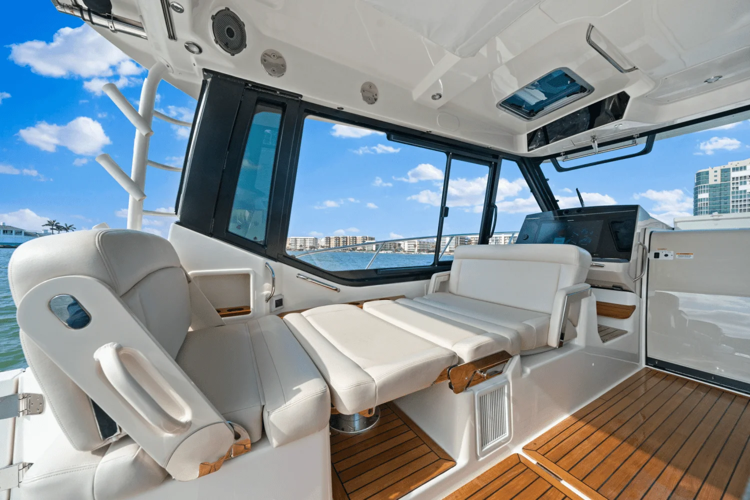 2022 Boston Whaler 405 CONQUEST Image Thumbnail #37