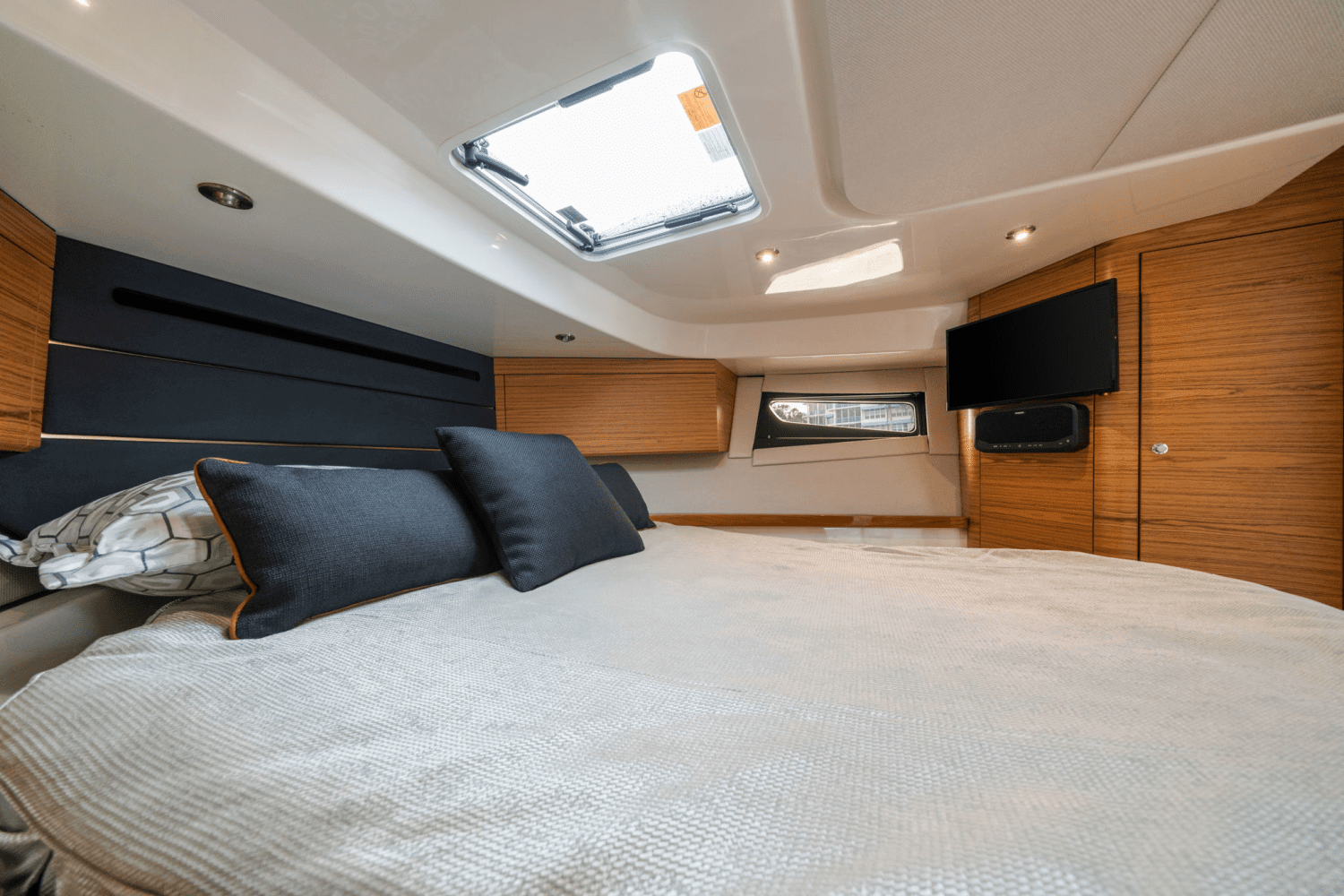 2022 Boston Whaler 405 CONQUEST Image Thumbnail #59