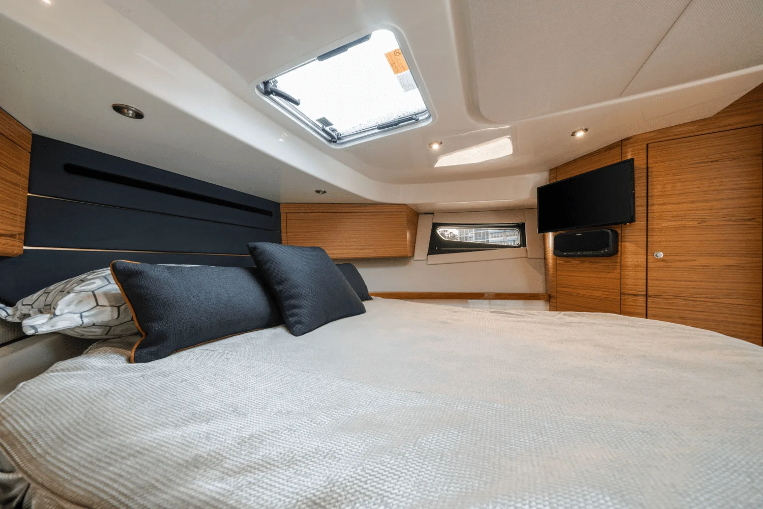 2022 Boston Whaler 405 CONQUEST Image Thumbnail #59