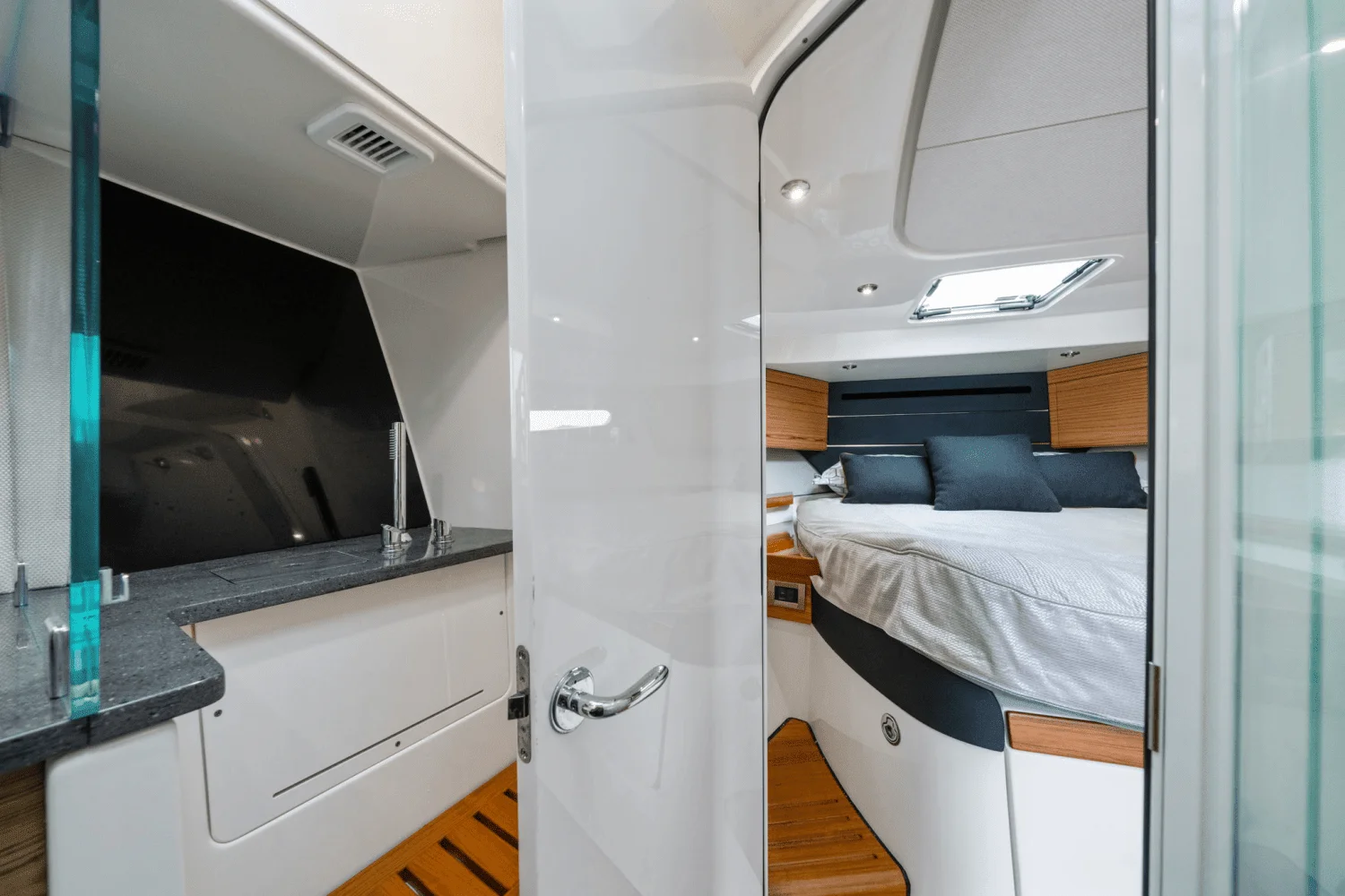 2022 Boston Whaler 405 CONQUEST Image Thumbnail #61