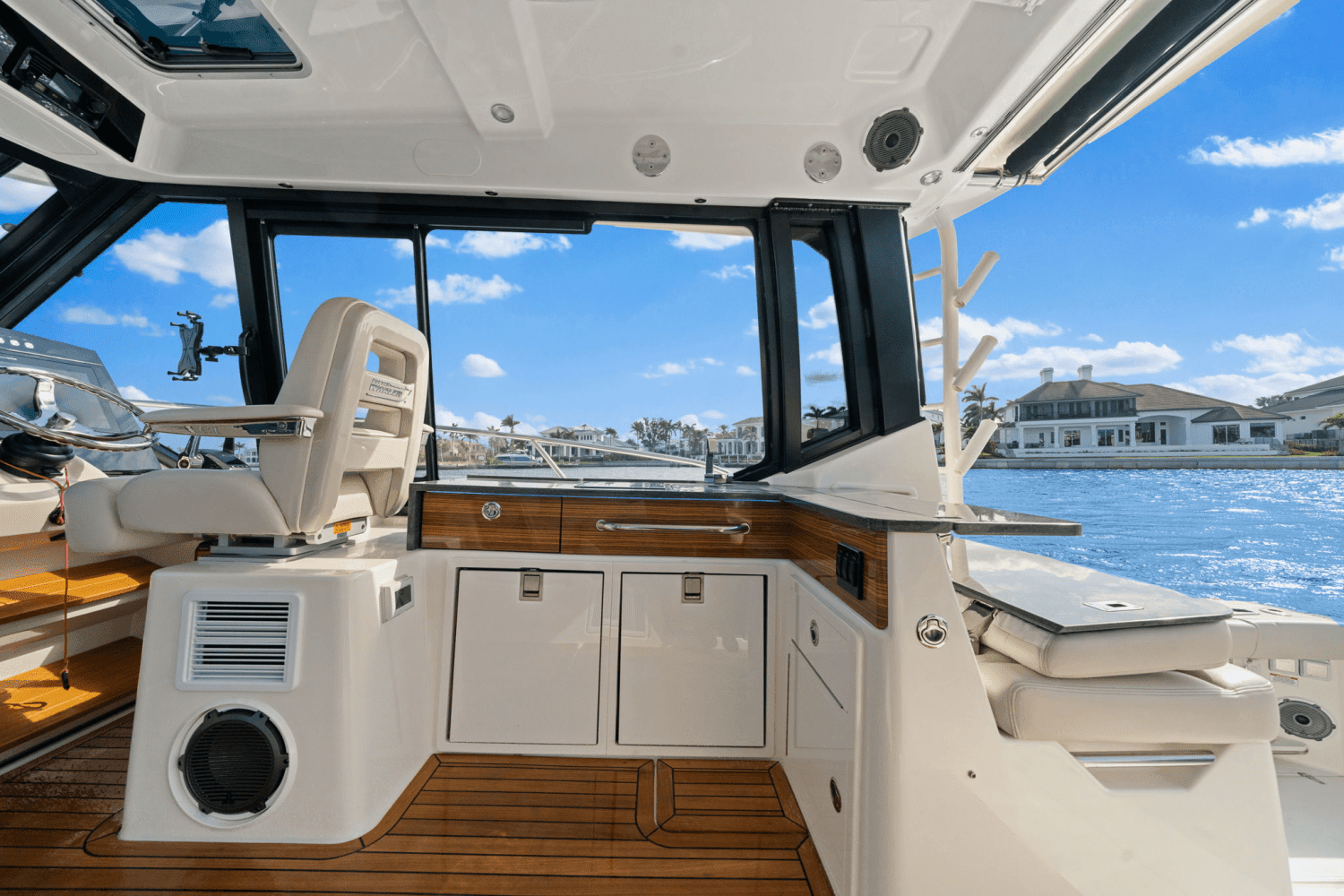 2022 Boston Whaler 405 CONQUEST Image Thumbnail #39