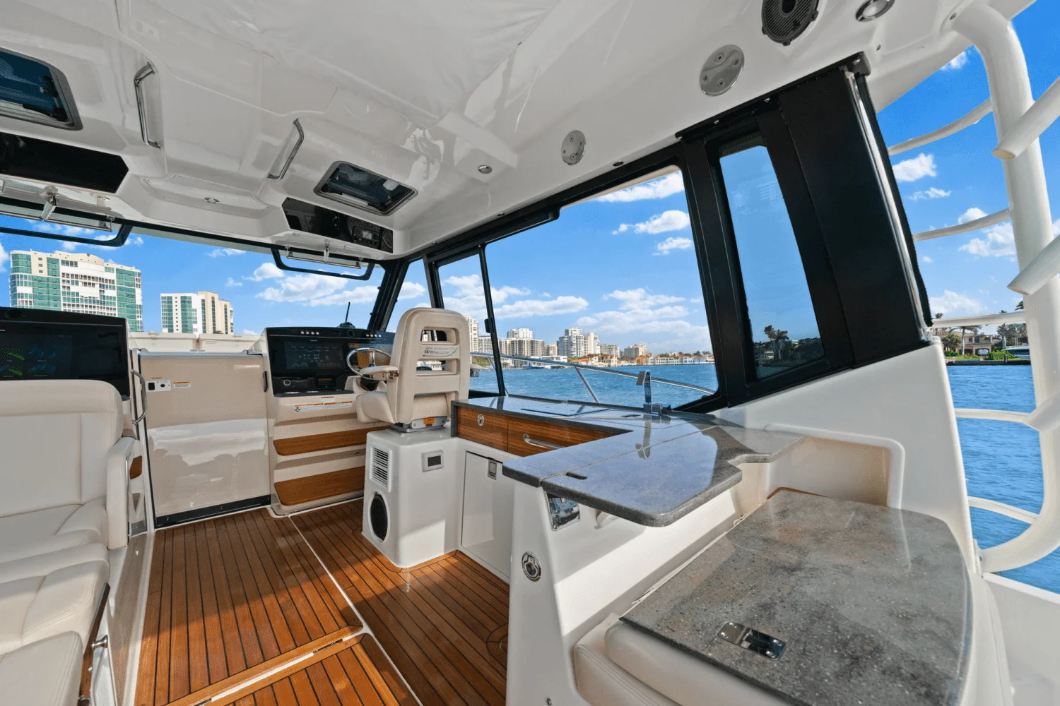 2022 Boston Whaler 405 CONQUEST Image Thumbnail #38