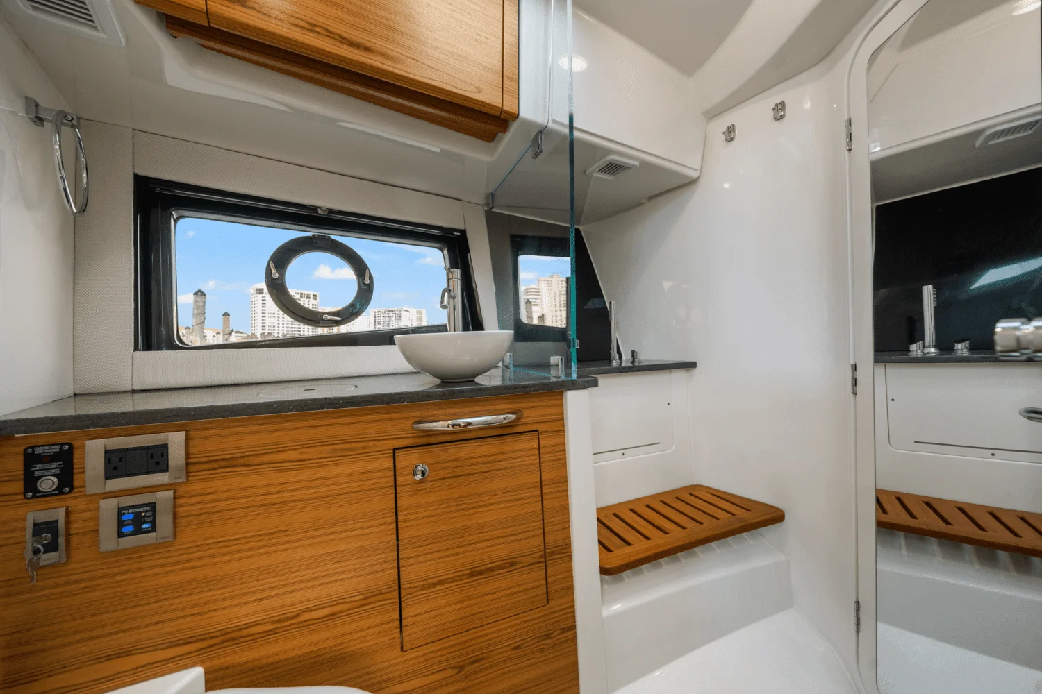 2022 Boston Whaler 405 CONQUEST Image Thumbnail #62