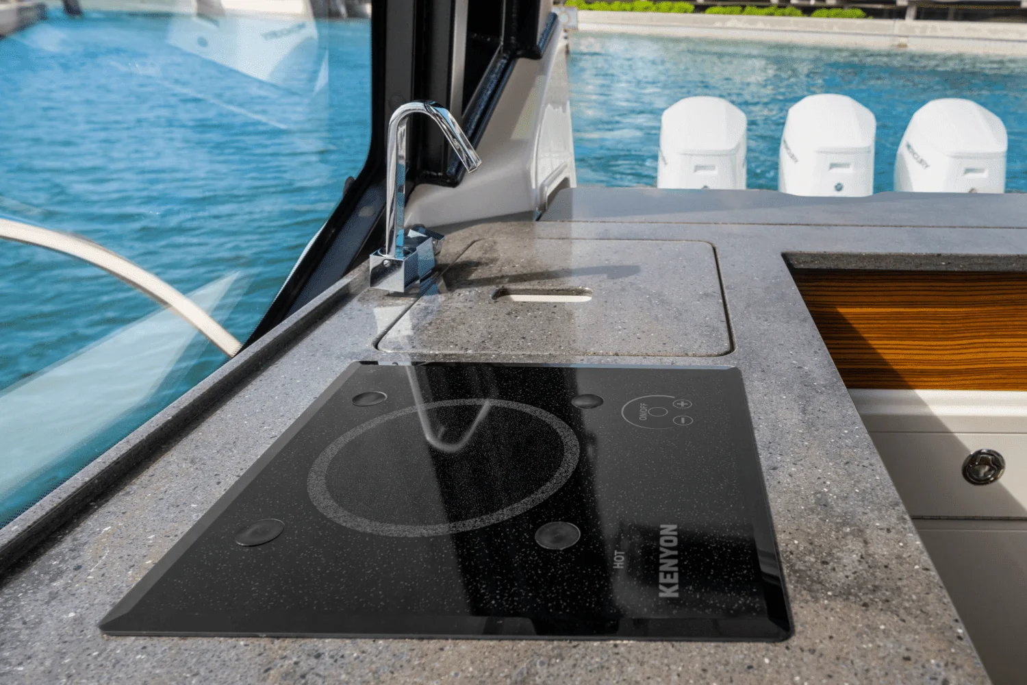 2022 Boston Whaler 405 CONQUEST Image Thumbnail #41