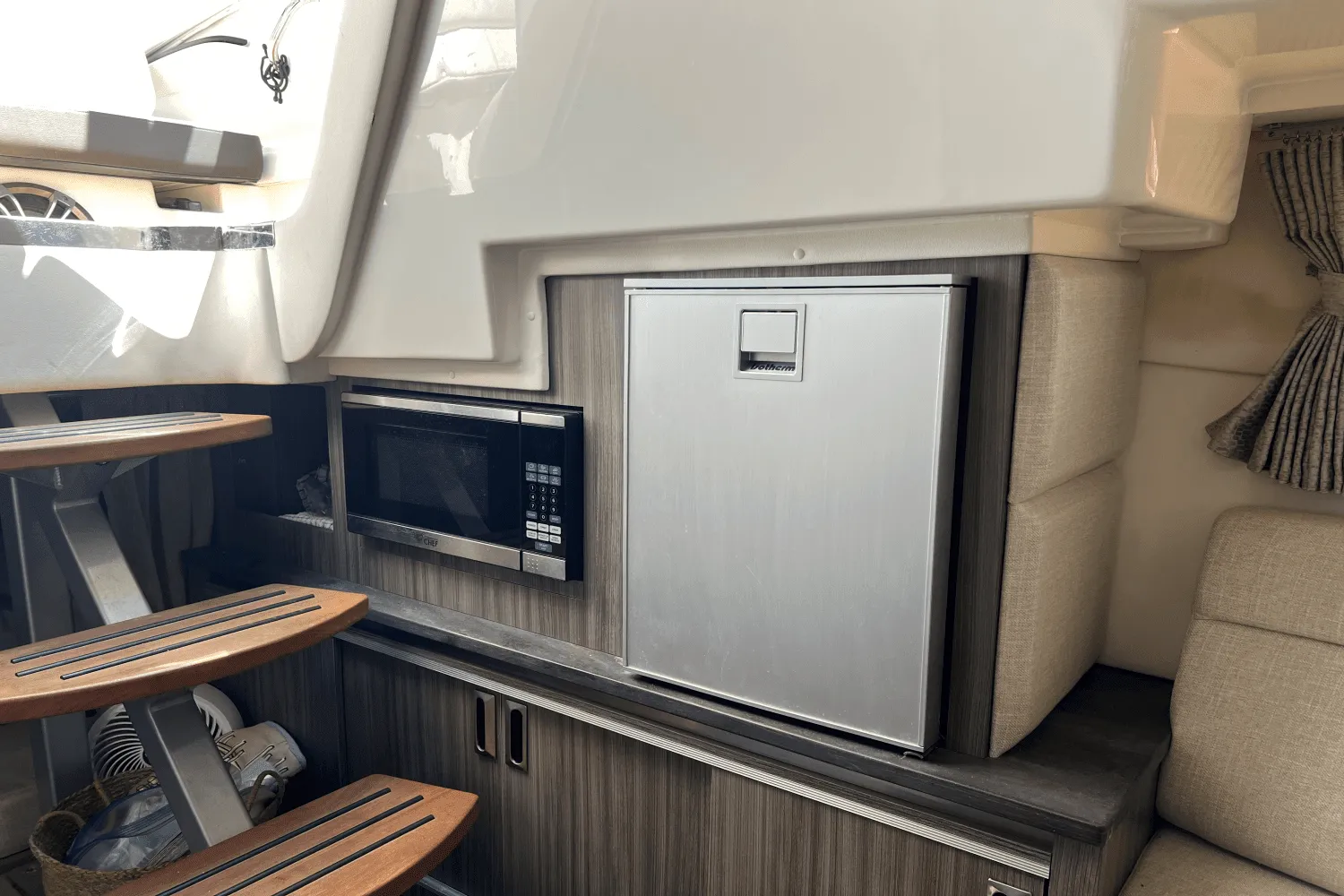 2020 Sea Ray 320 SUNDANCER Image Thumbnail #24