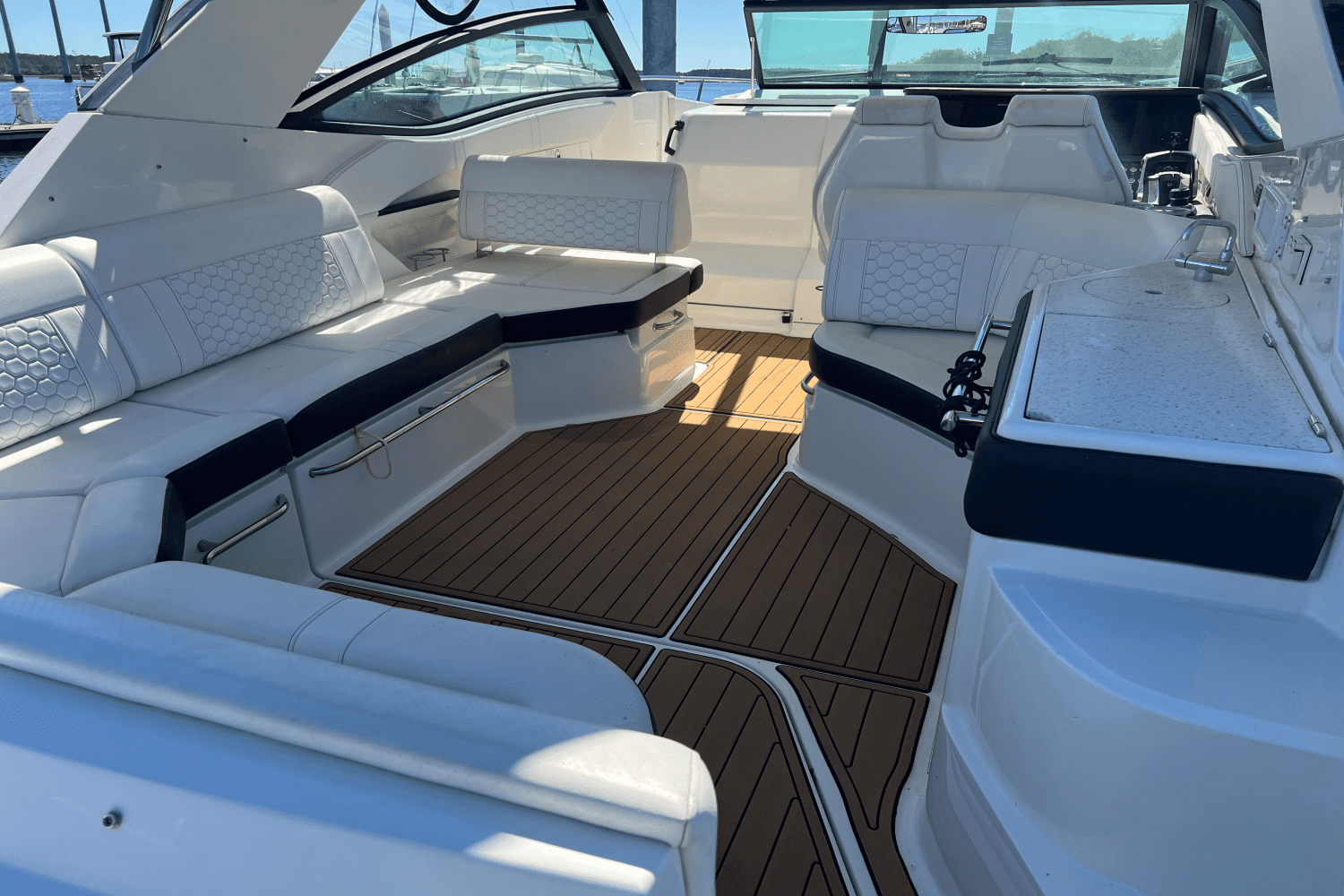 2020 Sea Ray 320 SUNDANCER Image Thumbnail #7