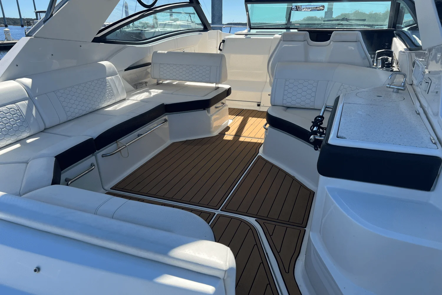 2020 Sea Ray 320 SUNDANCER Image Thumbnail #7