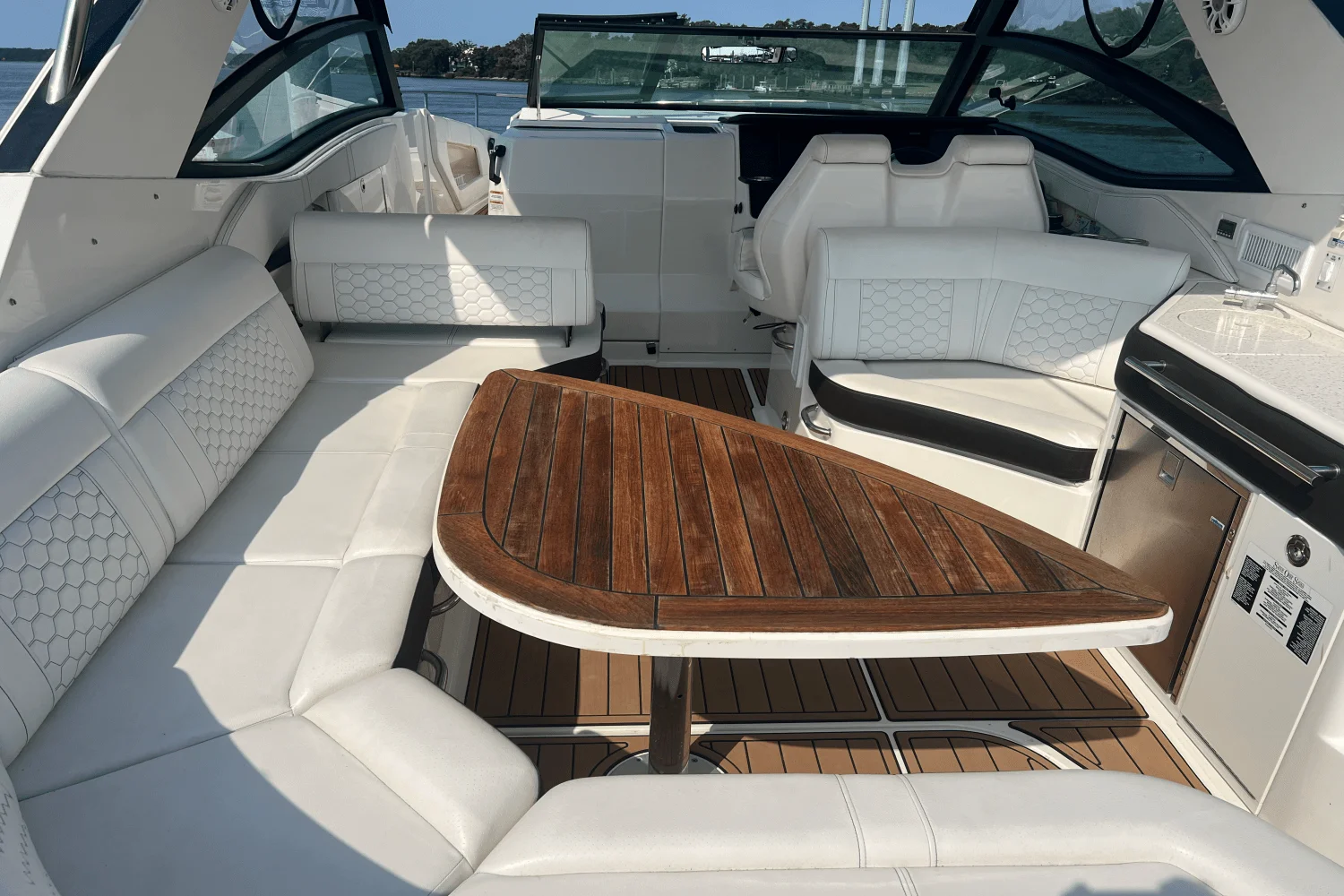 2020 Sea Ray 320 SUNDANCER Image Thumbnail #9