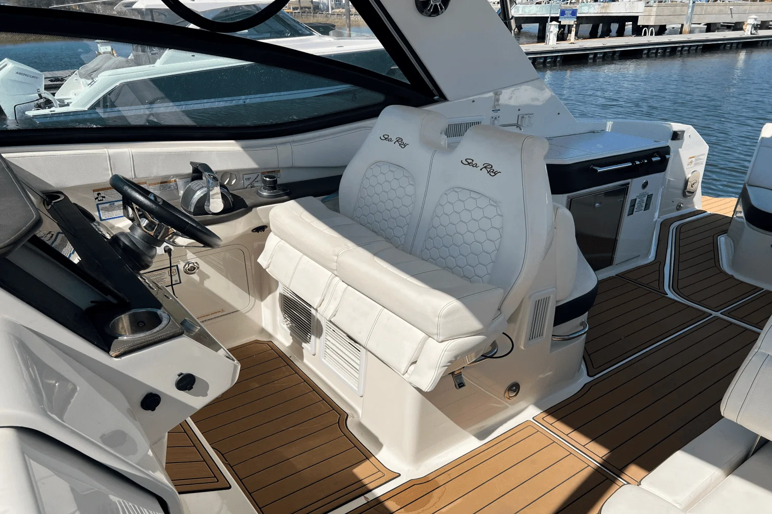 2020 Sea Ray 320 SUNDANCER Image Thumbnail #19