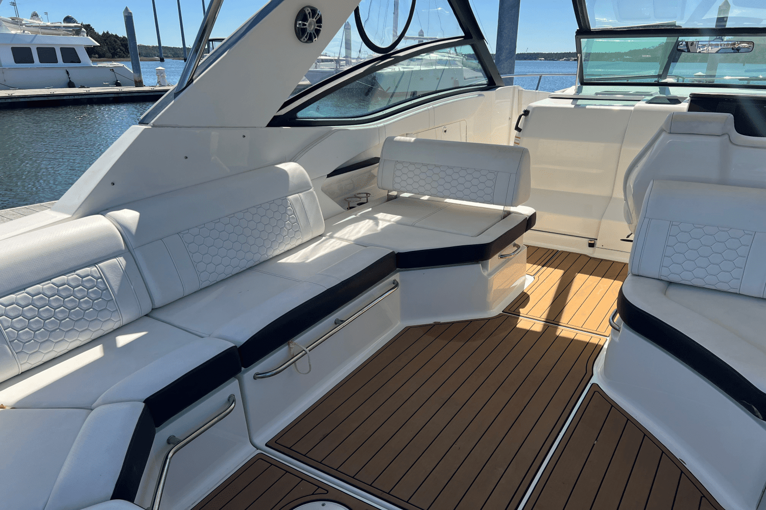 2020 Sea Ray 320 SUNDANCER Image Thumbnail #12