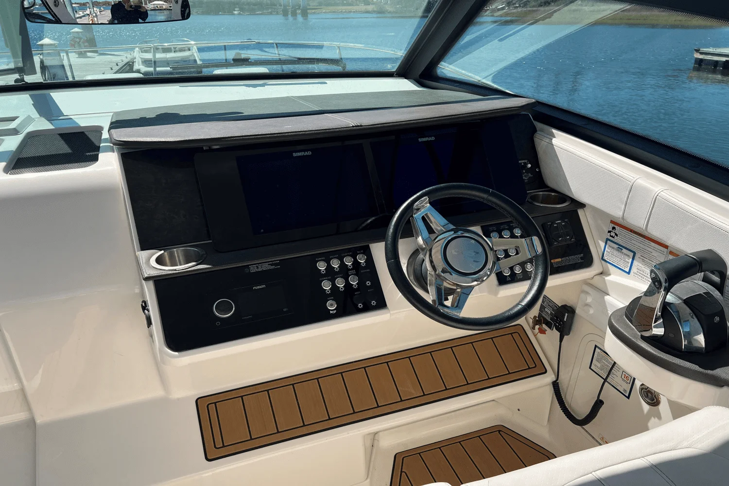 2020 Sea Ray 320 SUNDANCER Image Thumbnail #20