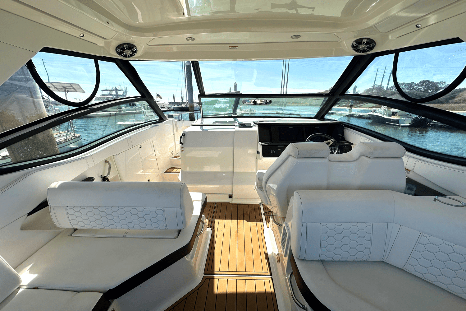 2020 Sea Ray 320 SUNDANCER Image Thumbnail #17