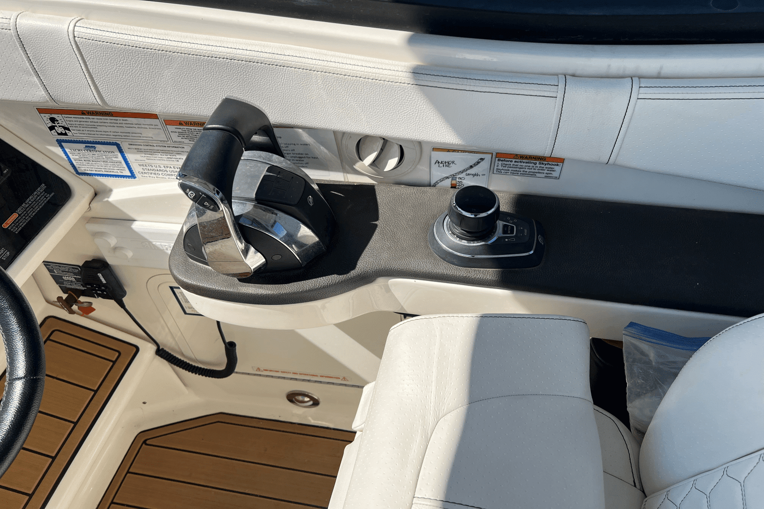 2020 Sea Ray 320 SUNDANCER Image Thumbnail #21