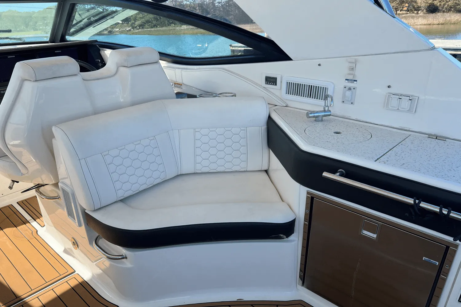 2020 Sea Ray 320 SUNDANCER Image Thumbnail #13