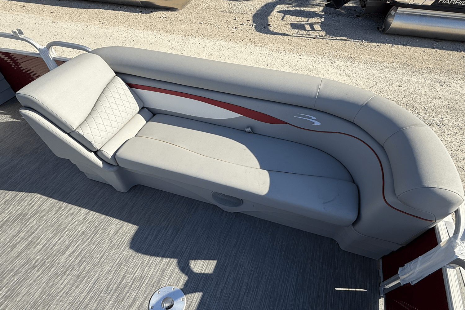 2023 Bennington 20SVSR Image Thumbnail #4