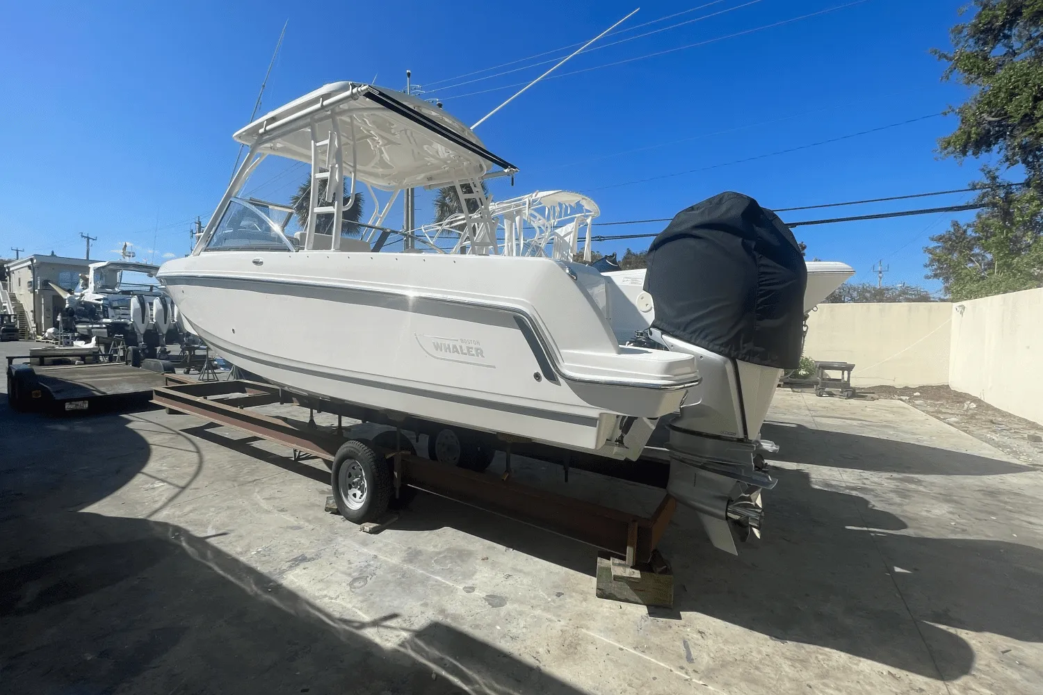 2019 Boston Whaler 270 VANTAGE Image Thumbnail #0