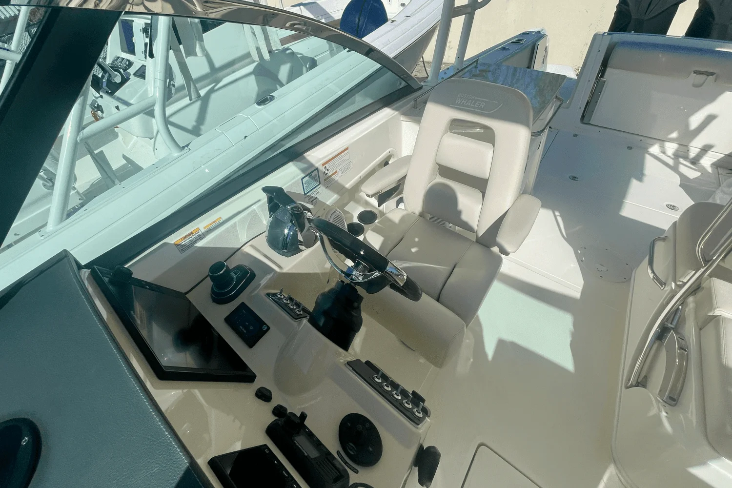 2019 Boston Whaler 270 VANTAGE Image Thumbnail #28