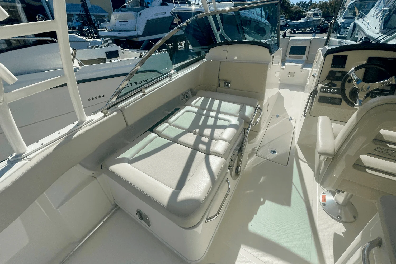 2019 Boston Whaler 270 VANTAGE Image Thumbnail #43