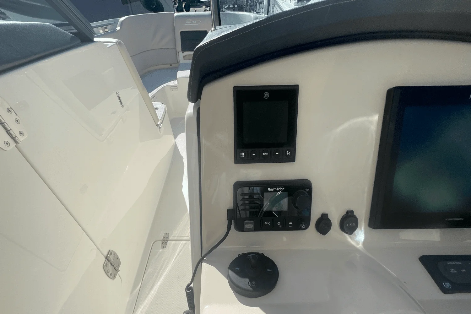 2019 Boston Whaler 270 VANTAGE Image Thumbnail #32