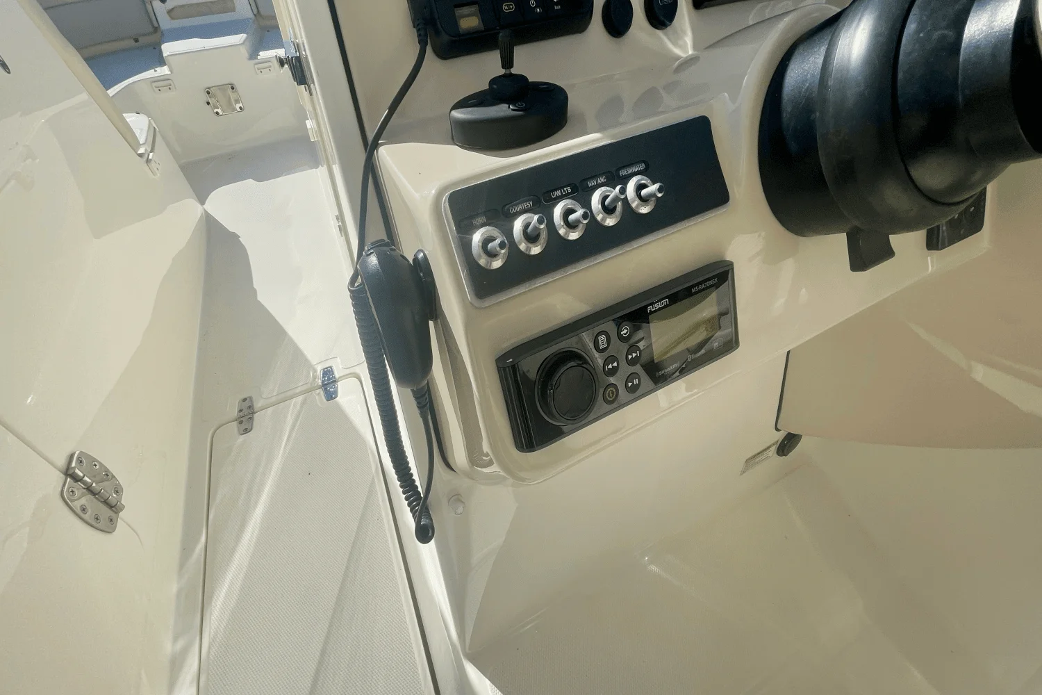 2019 Boston Whaler 270 VANTAGE Image Thumbnail #31