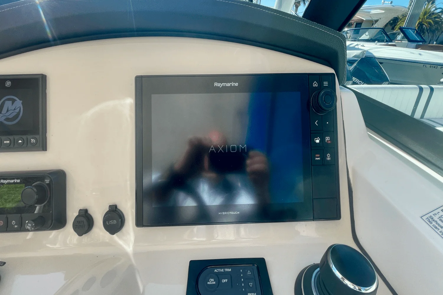 2019 Boston Whaler 270 VANTAGE Image Thumbnail #36