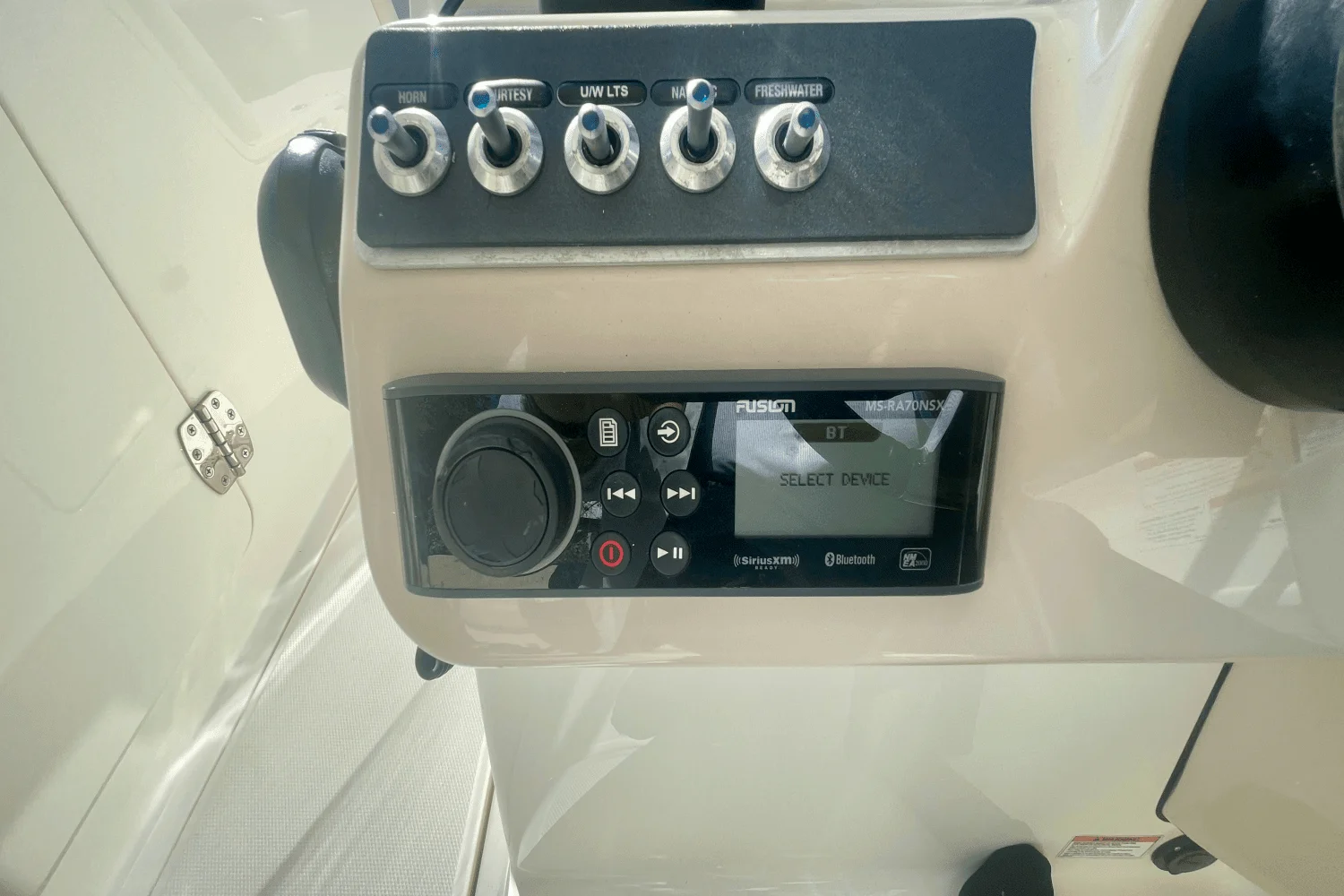 2019 Boston Whaler 270 VANTAGE Image Thumbnail #37