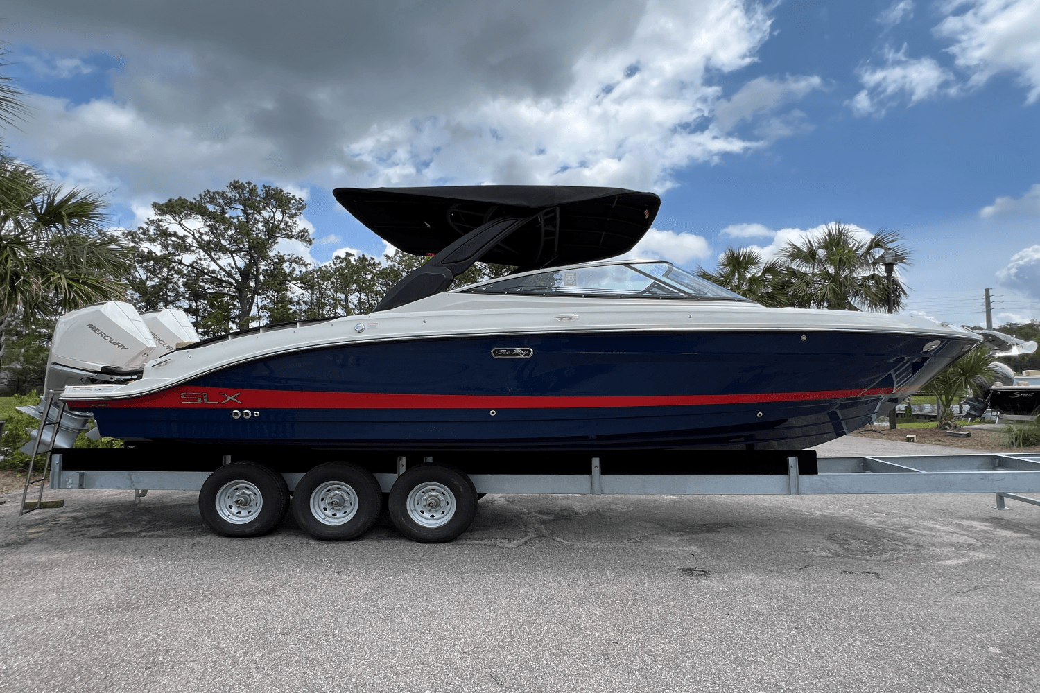2025 Sea Ray SLX 280 Image Thumbnail #2