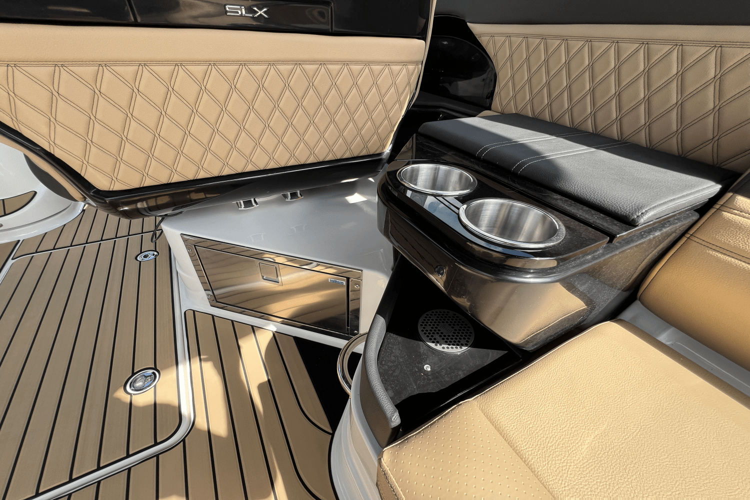2025 Sea Ray SLX 280 Image Thumbnail #13