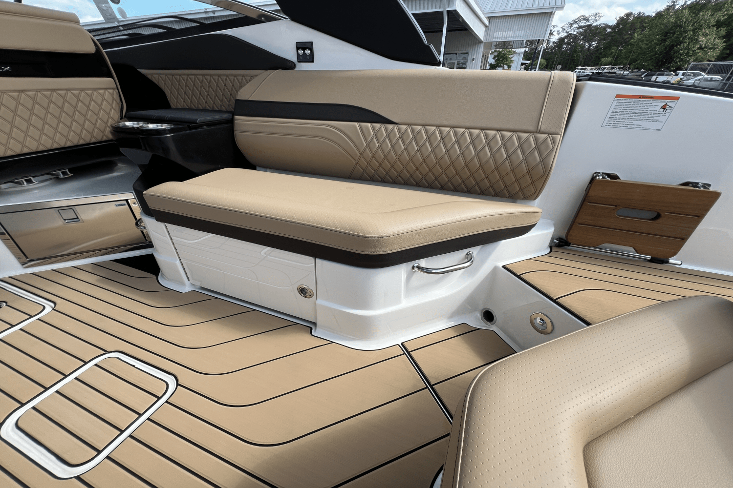 2025 Sea Ray SLX 280 Image Thumbnail #10
