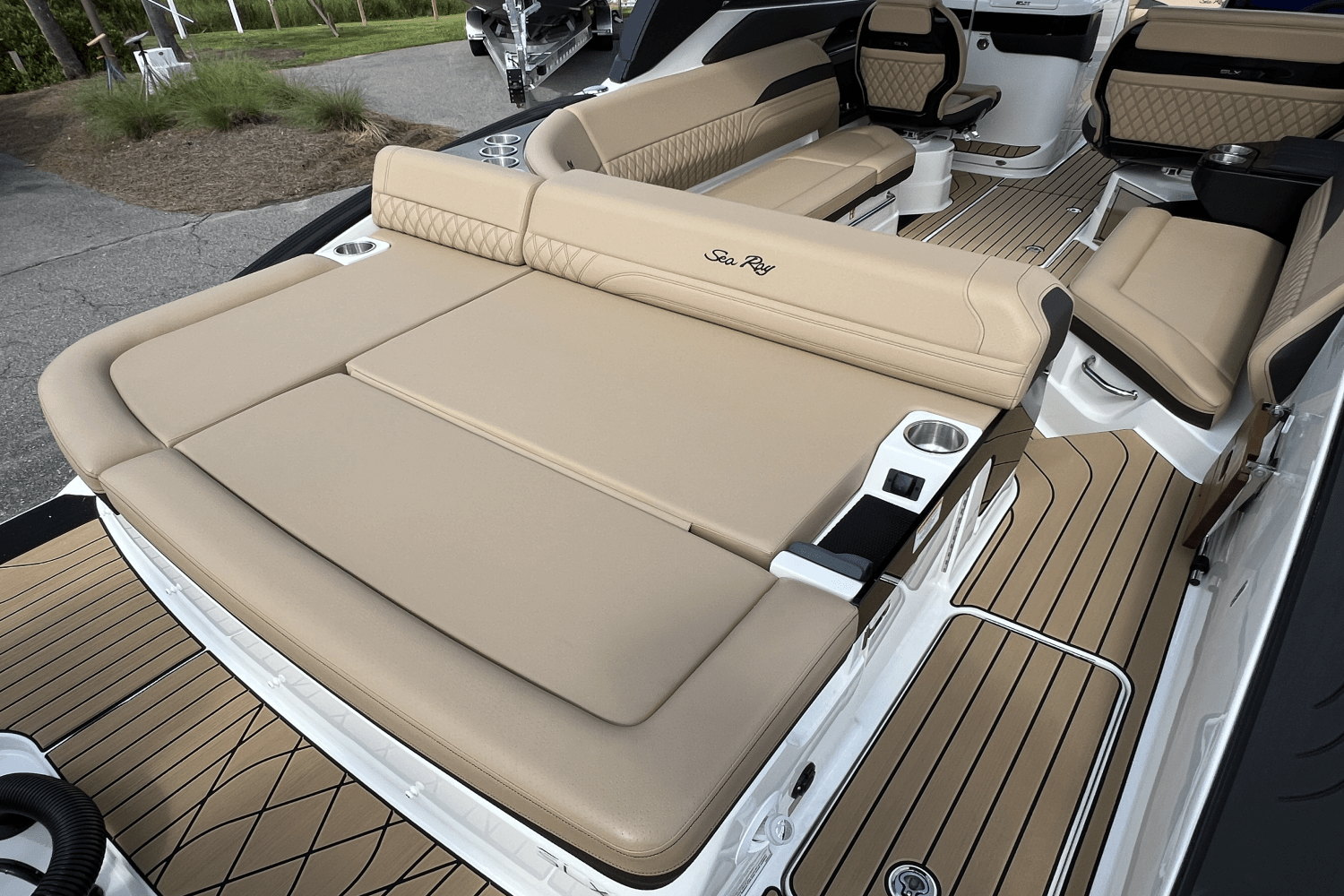 2025 Sea Ray SLX 280 Image Thumbnail #5