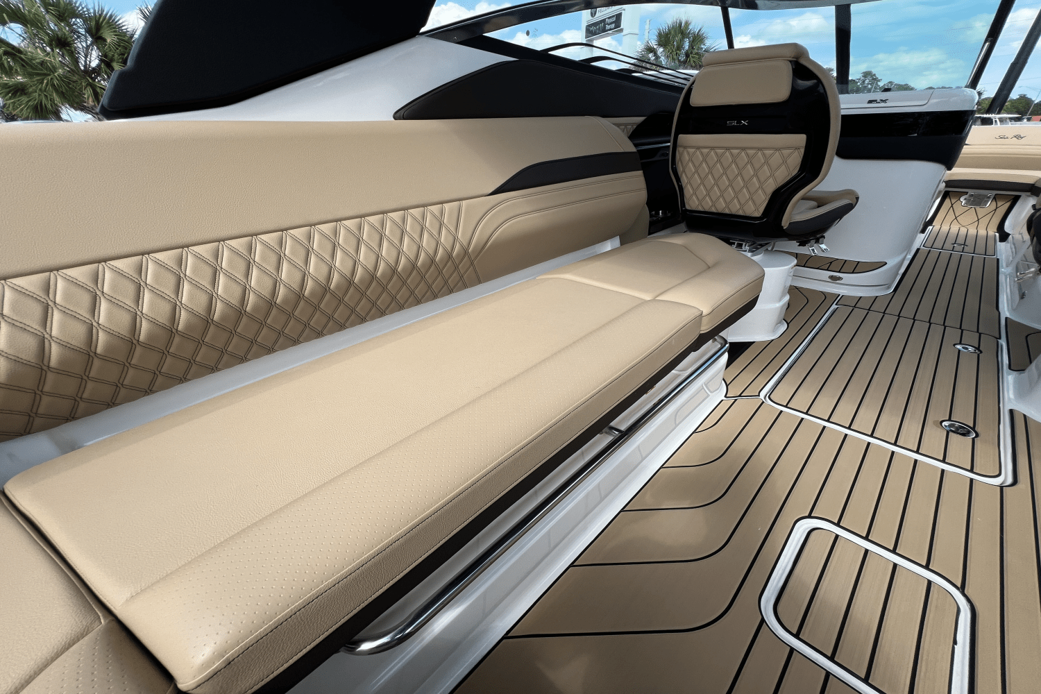 2025 Sea Ray SLX 280 Image Thumbnail #9