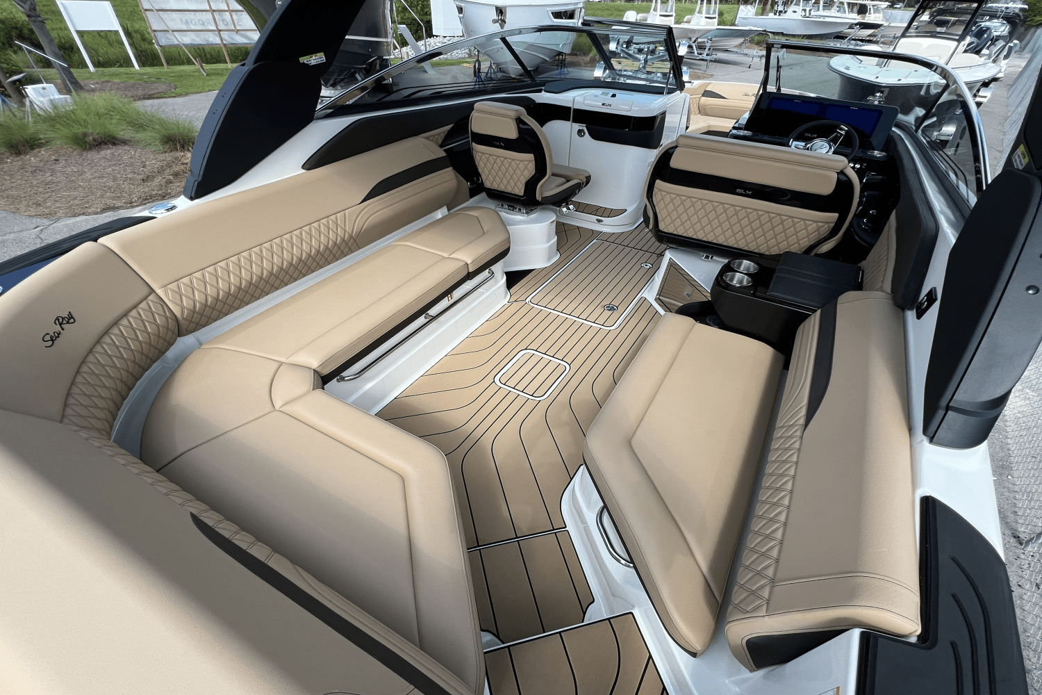 2025 Sea Ray SLX 280 Image Thumbnail #6