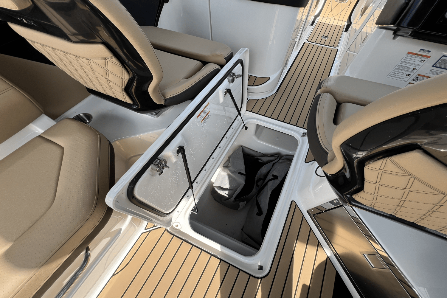 2025 Sea Ray SLX 280 Image Thumbnail #18