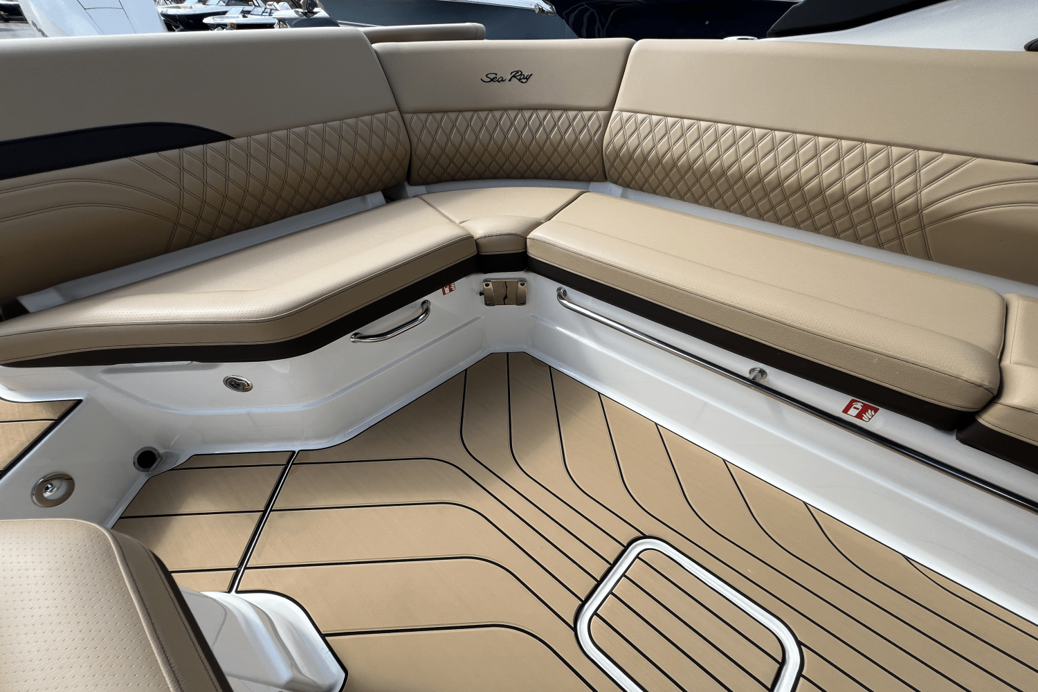 2025 Sea Ray SLX 280 Image Thumbnail #7