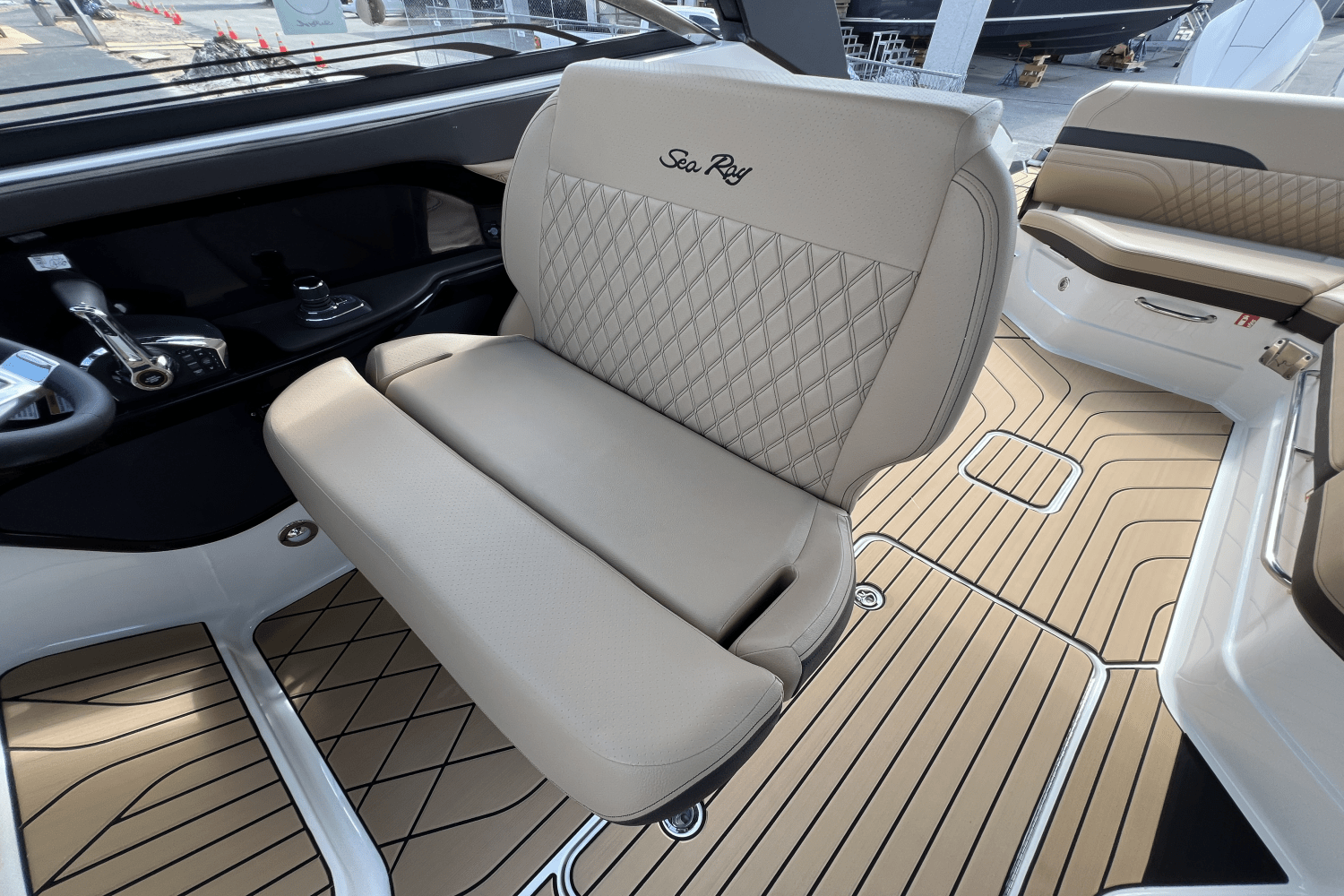 2025 Sea Ray SLX 280 Image Thumbnail #15