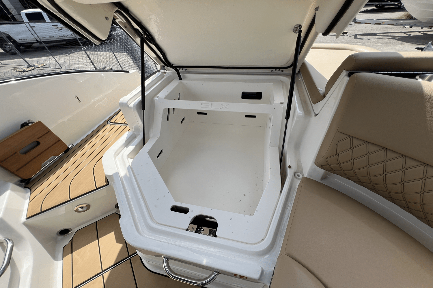2025 Sea Ray SLX 280 Image Thumbnail #8
