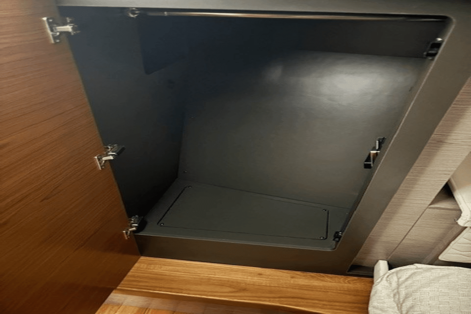 2023 Tiara Yachts
                                                             38 LS Image Thumbnail #40