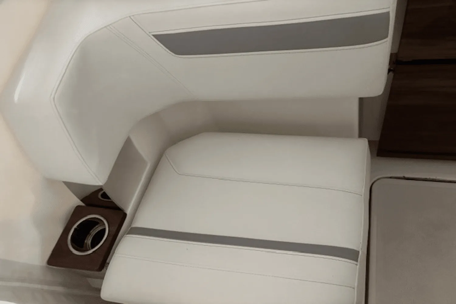 2023 Tiara Yachts 38 LS Image Thumbnail #12