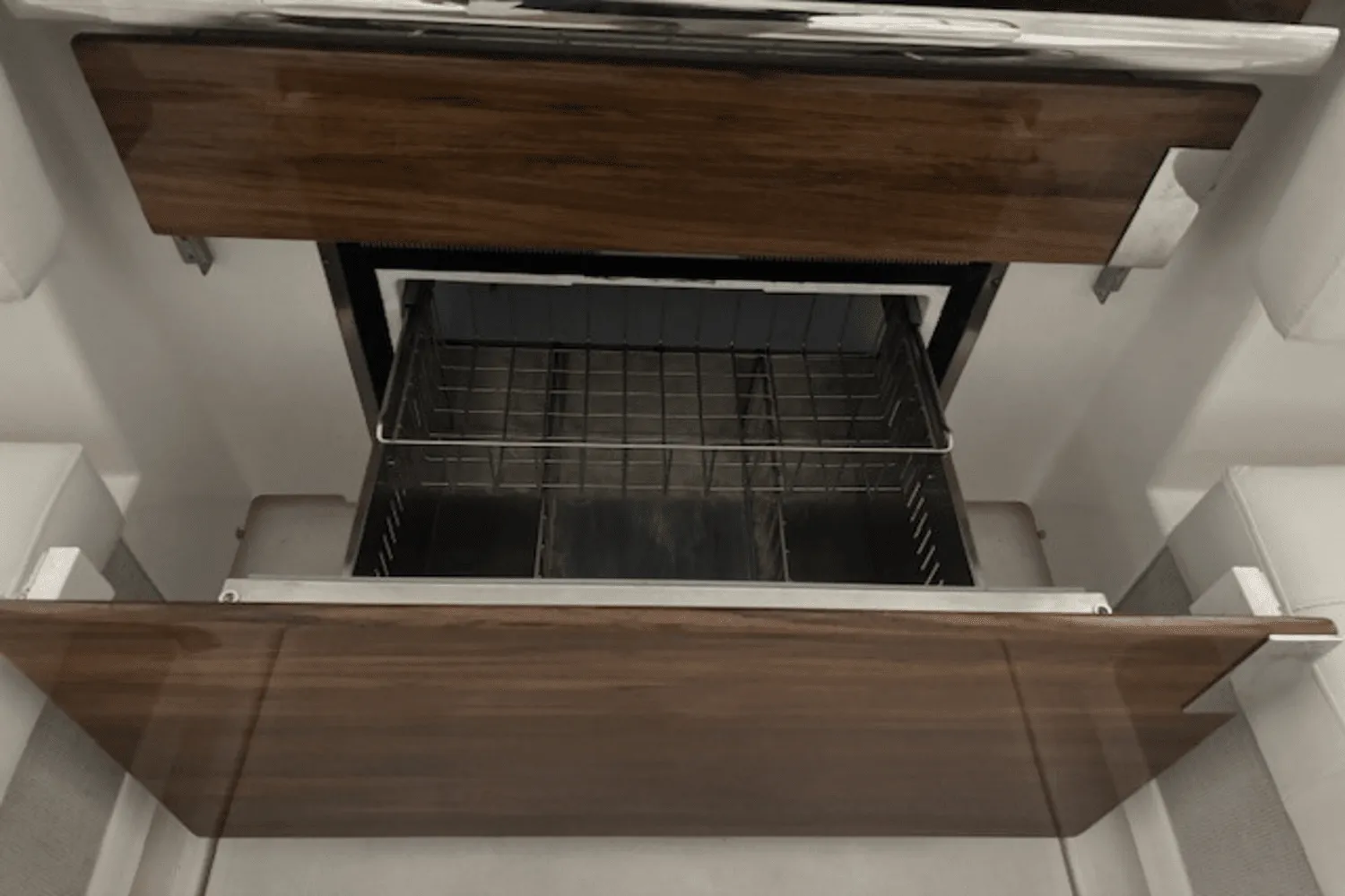 2023 Tiara Yachts 38 LS Image Thumbnail #15