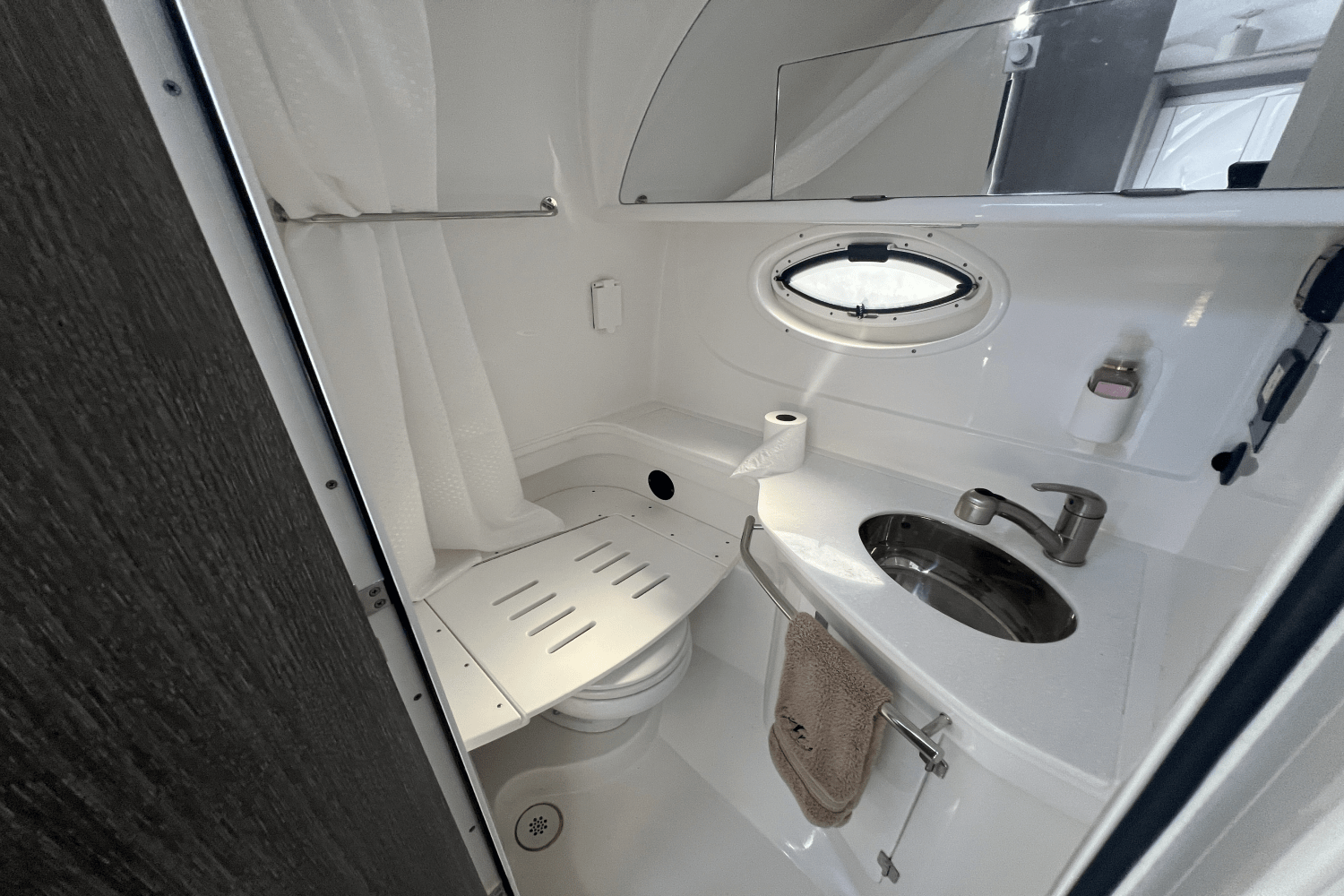 2021 Monterey 335 SPORT YACHT Image Thumbnail #35