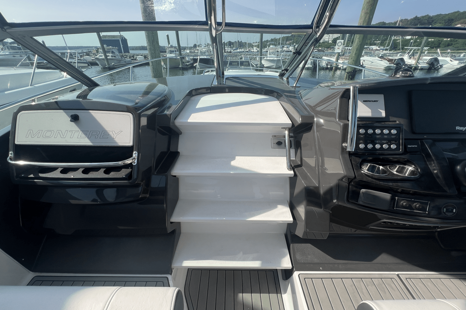 2021 Monterey 335 SPORT YACHT Image Thumbnail #27