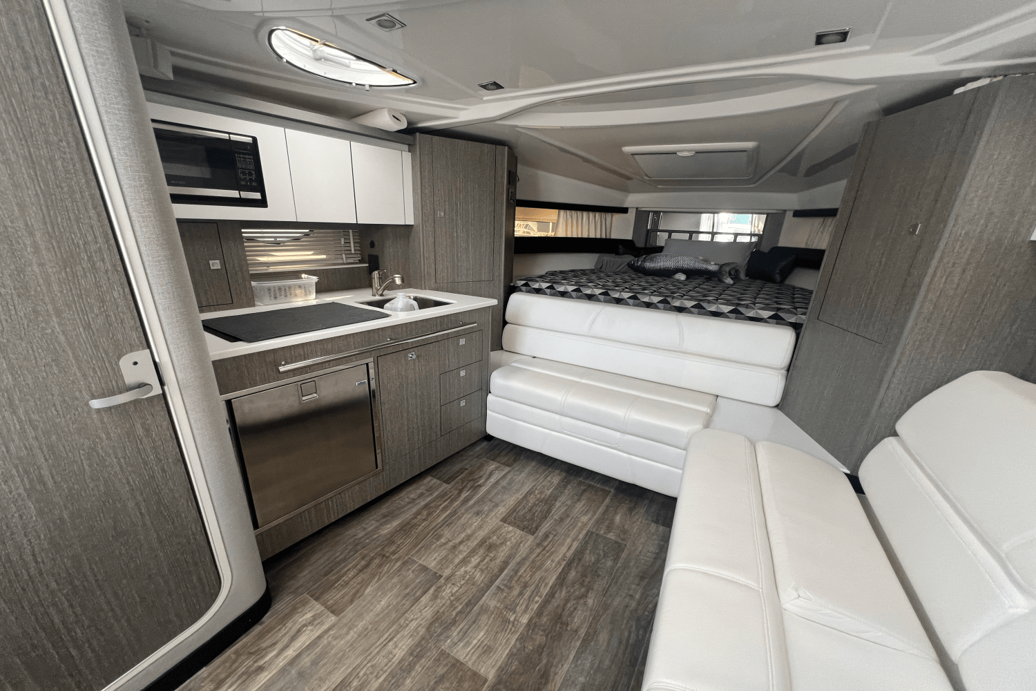 2021 Monterey 335 SPORT YACHT Image Thumbnail #30