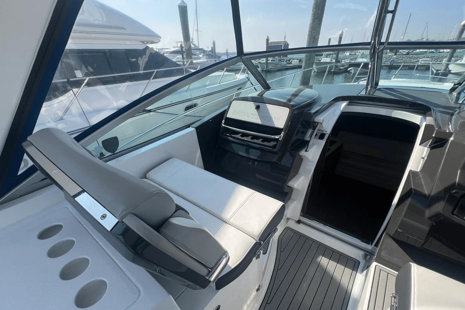 2021 Monterey 335 SPORT YACHT Image Thumbnail #20