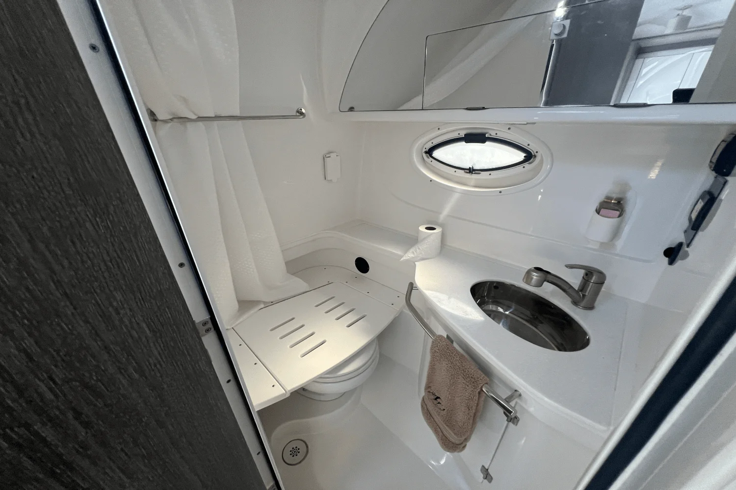 2021 Monterey 335 SPORT YACHT Image Thumbnail #35