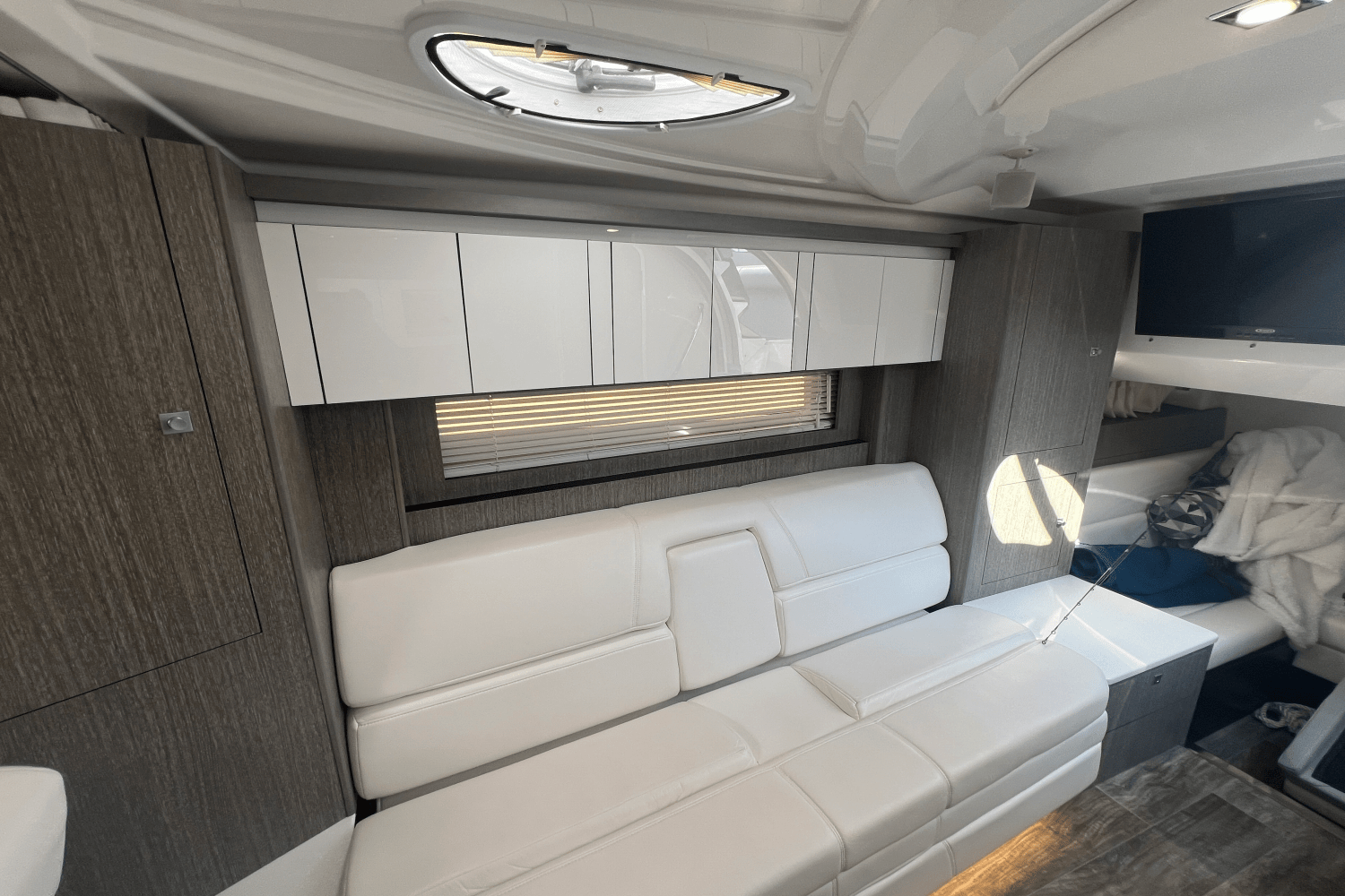 2021 Monterey 335 SPORT YACHT Image Thumbnail #40