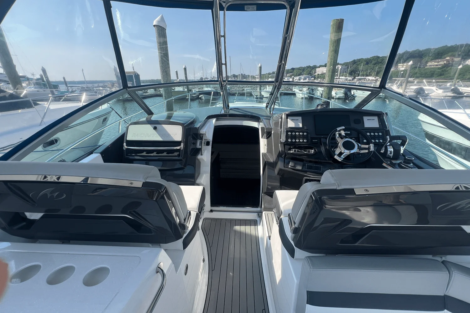 2021 Monterey 335 SPORT YACHT Image Thumbnail #18