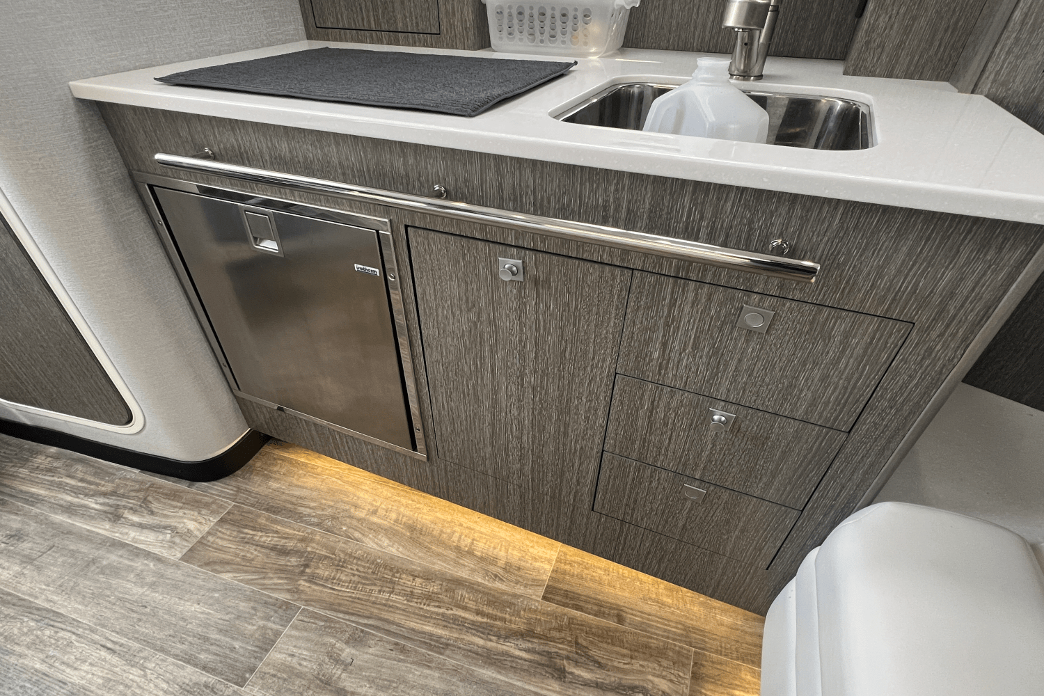 2021 Monterey 335 SPORT YACHT Image Thumbnail #51