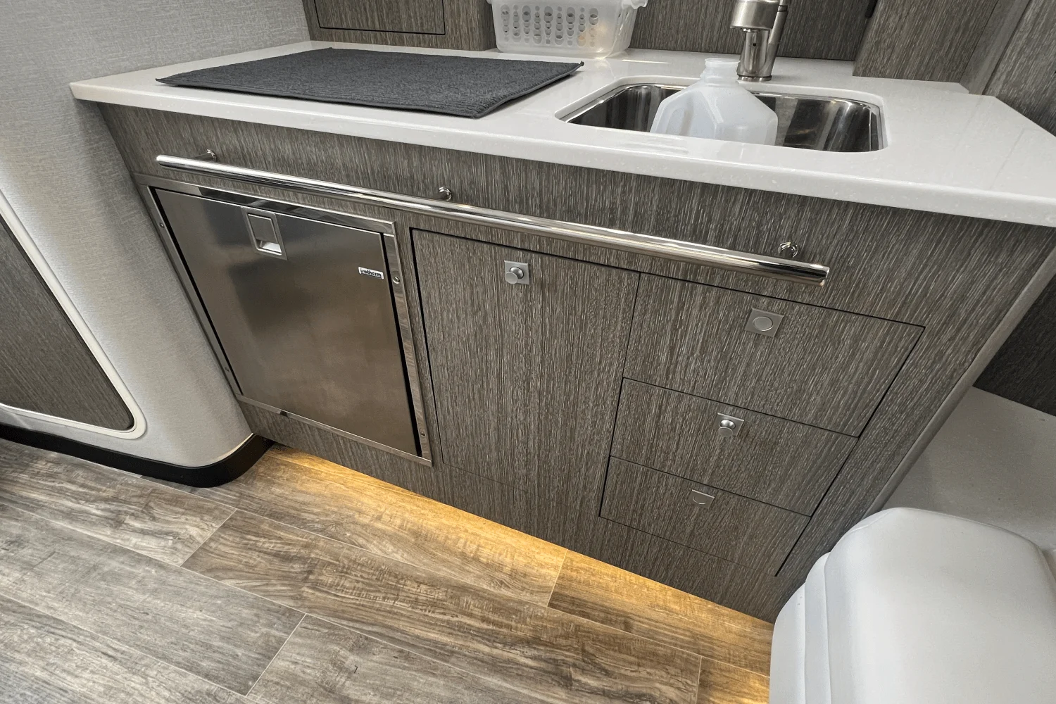 2021 Monterey 335 SPORT YACHT Image Thumbnail #51