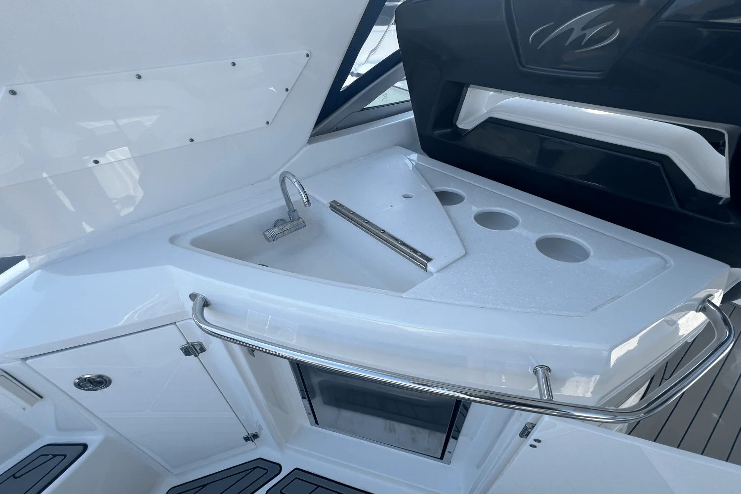 2021 Monterey 335 SPORT YACHT Image Thumbnail #15